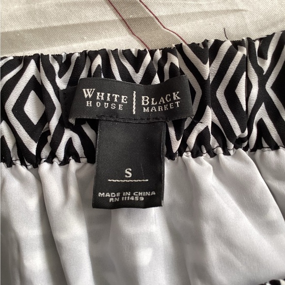 Black and white mini skirt by White House Black market. Sized S - Picture 2 of 2